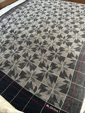 Delta Black and Cream Geometric Star Pattern Throw